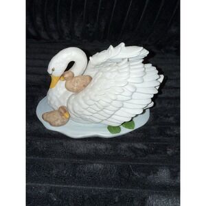 Vintage Homco Ceramic Swan W/ Babies 7" Figurine